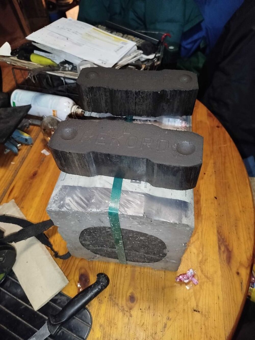 briquettes de lignites 10 kg " rek&ocirc;rd" Bricolage