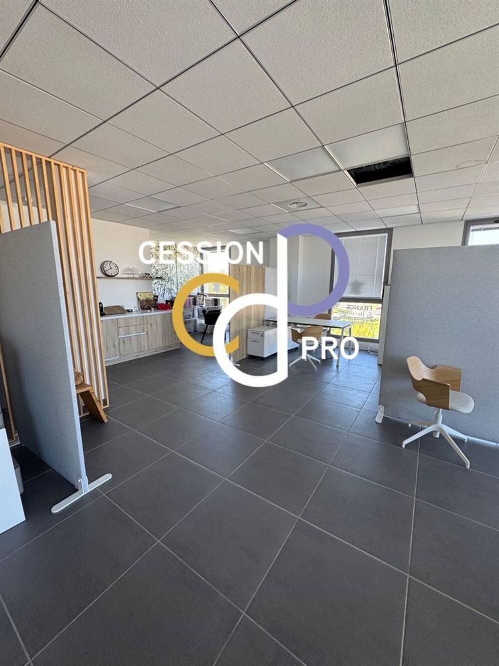   BUREAUX DE STANDING A VENDRE DANS IMMEUBLE RECENT SUR PERIPHERIQUE NIMOIS 