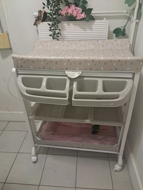 Bonjour 
Table � langer et safety 2 en 1..C'est encore nouve 35 Saint-Priest (69)