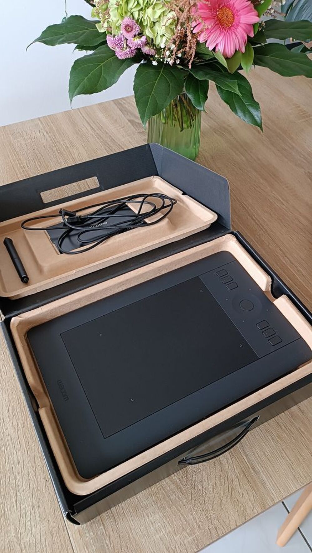 Tablette graphique NEUVE - Intuos Pro S de Wacom Matériel informatique