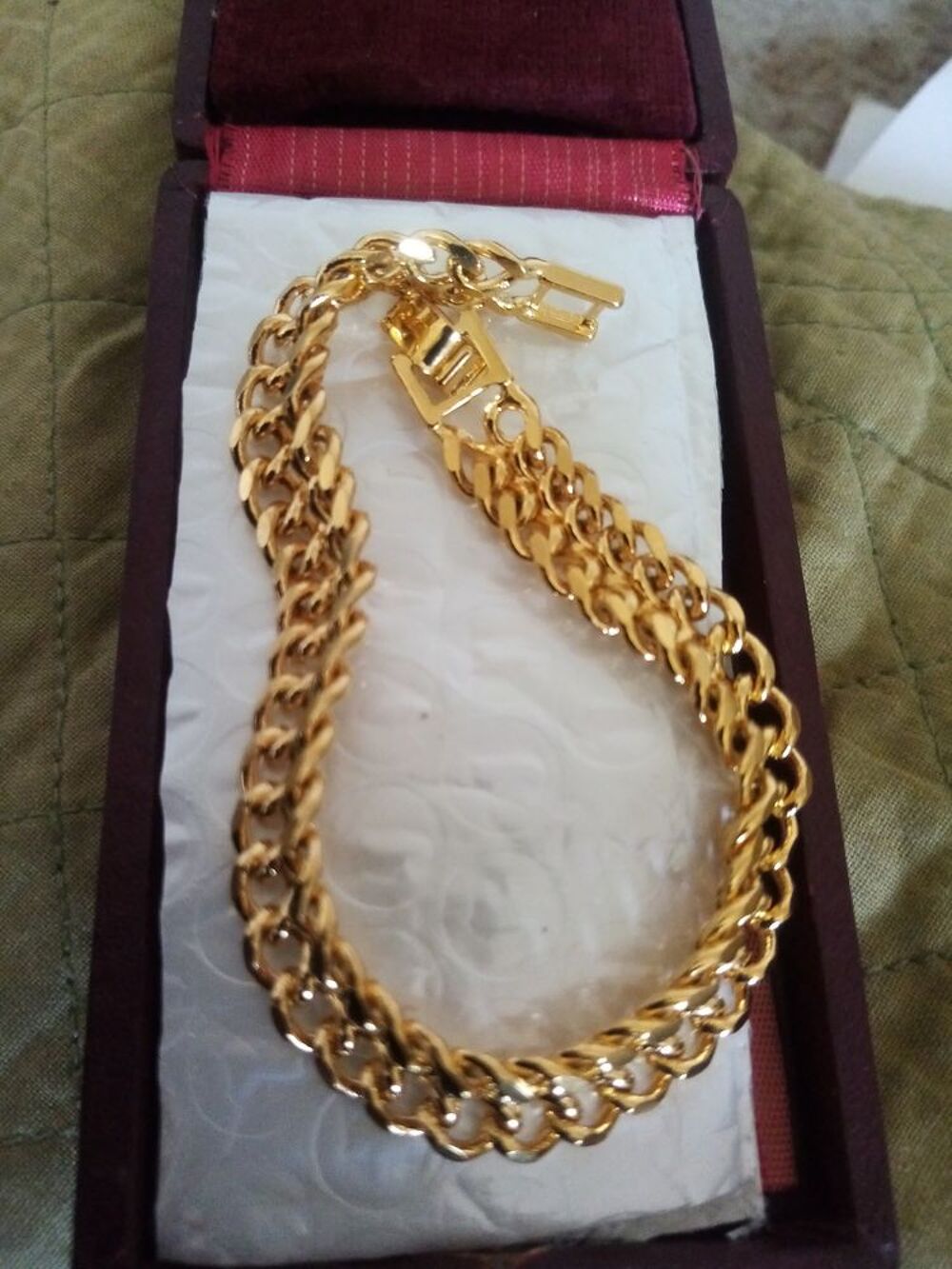bracelet plaqu&eacute; or 18 carats Bijoux et montres