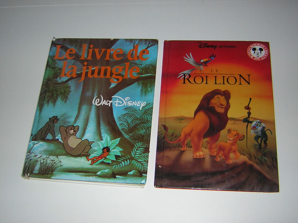 2 livres Le livre de la jungle (Walt Disney) + Le Roi Lion ( Livres et BD