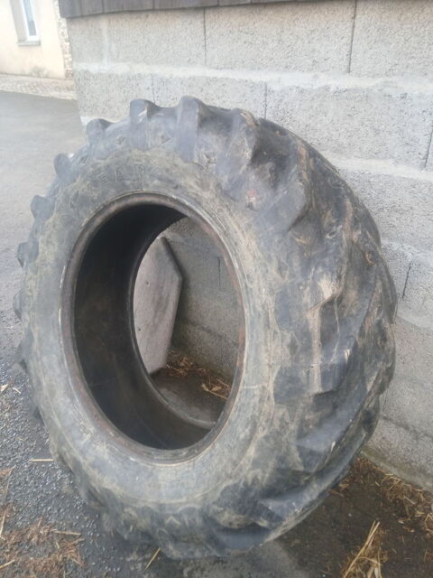Pneu de tracteur agricole avant recyclage 0 Liffr� (35)