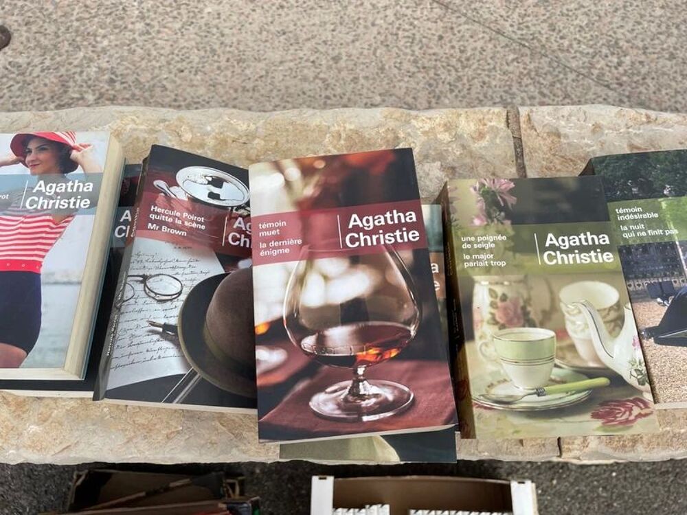 Agatha Christie, lot de 34 livres / 68 histoires Livres et BD