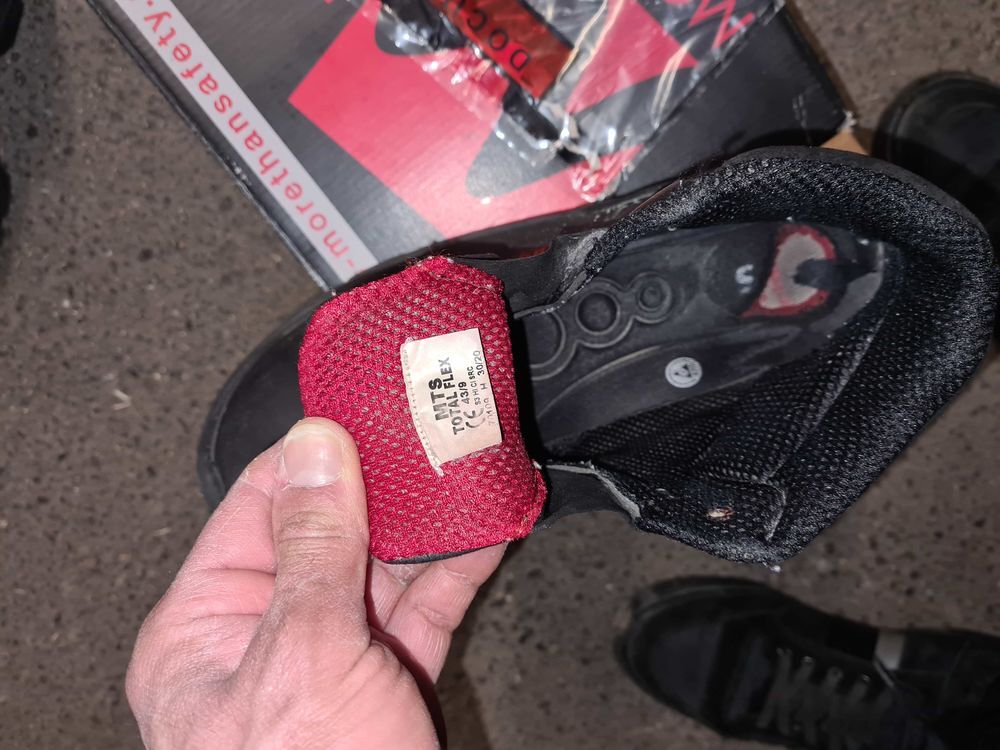 Chaussure de s&eacute;curit&eacute; Taille 43 Vêtements