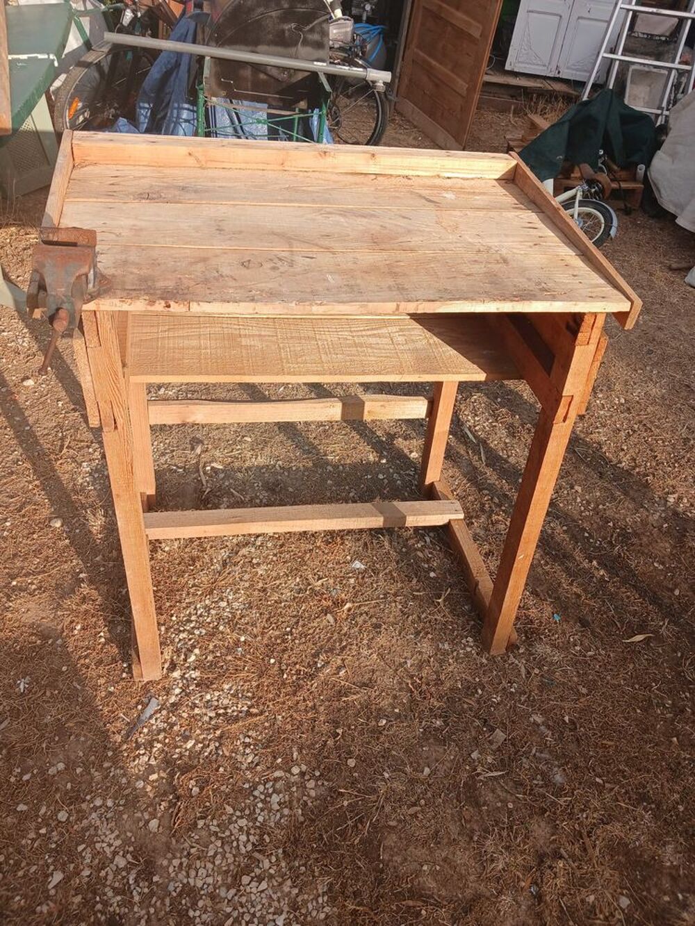 &eacute;tabli et etau Bricolage