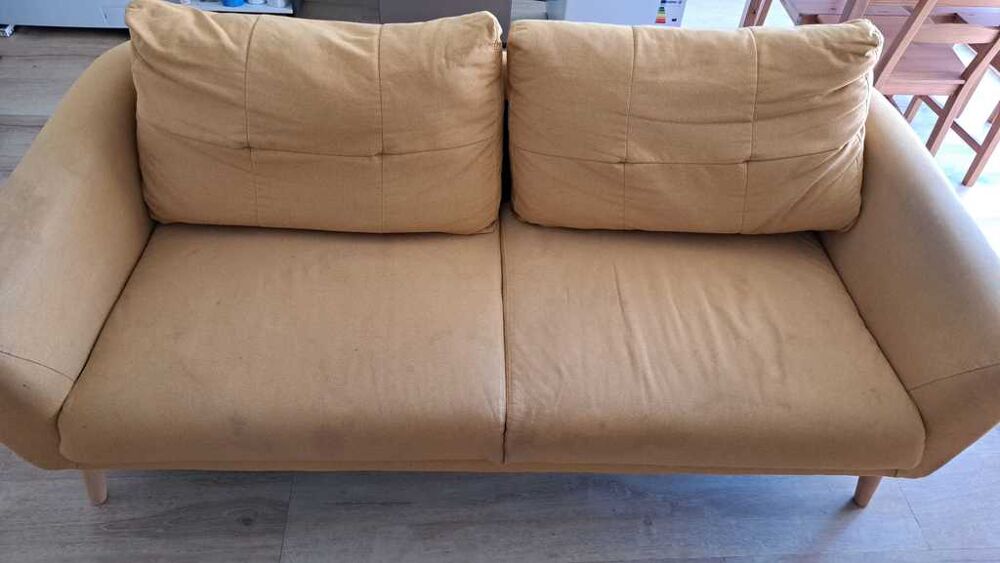 Canap&eacute; beige deux places confortable Meubles