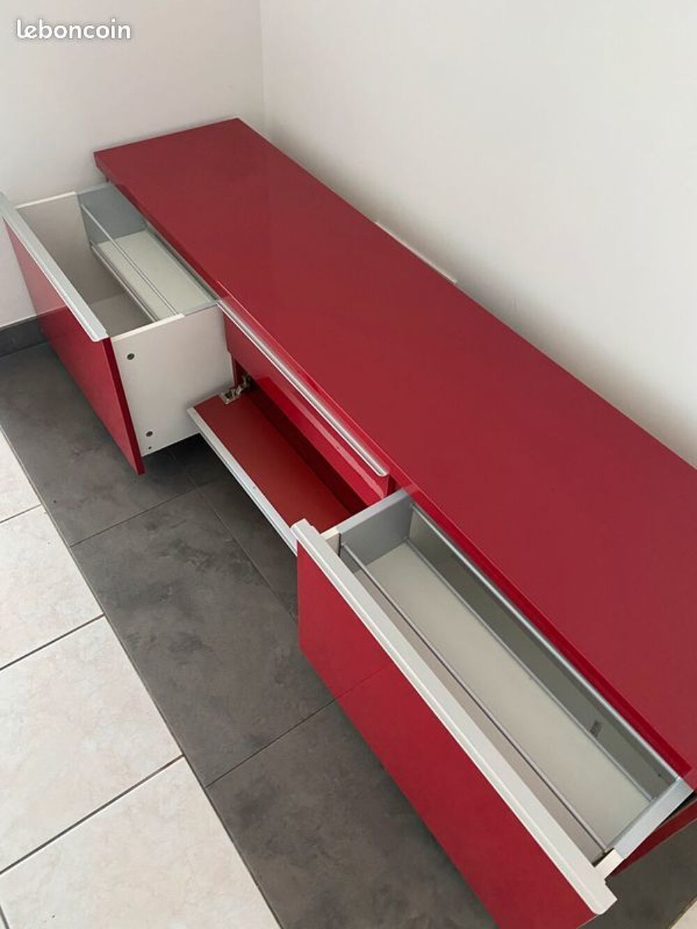 Meuble TV BESTA BURS IKEA rouge laqu&eacute; tr&egrave;s bon &eacute;tat Meubles