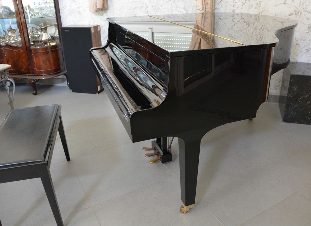 Piano &agrave; queue Yamaha 1/4 de queue GH1 Instruments de musique