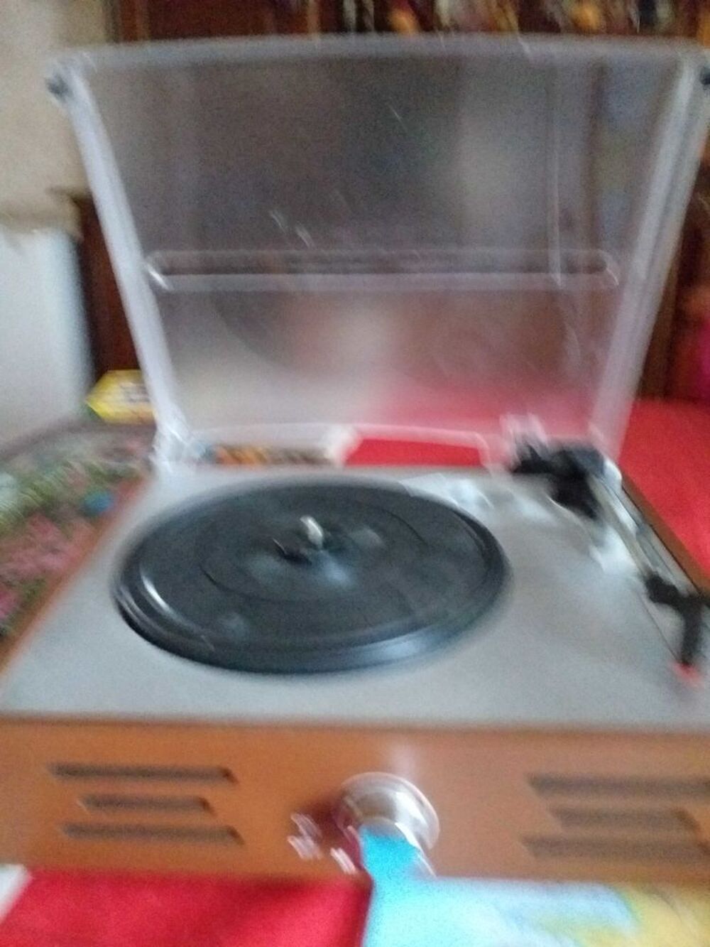 une platine vinyles CD et vinyles