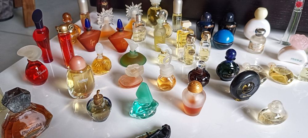 Lot de miniatures de parfum 