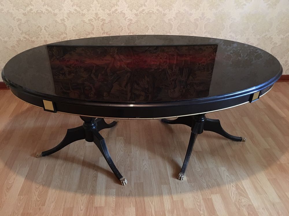 TABLE OVALE EN PALLISSANDRE VERNIS vintage Meubles
