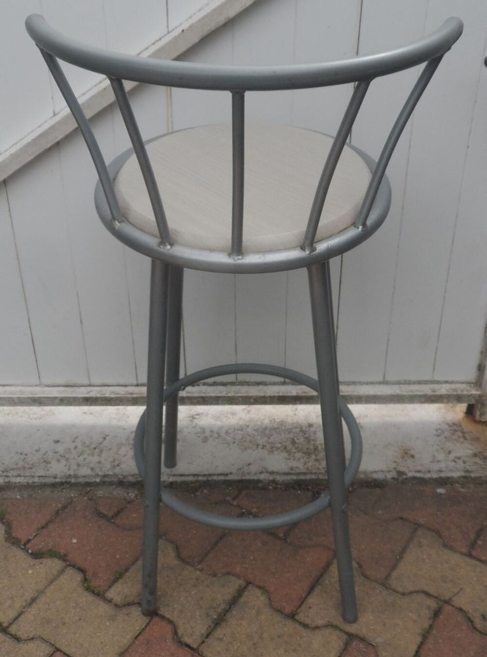 2 Chaises hautes m&eacute;tal assise en bois tournant sur roulement Cuisine