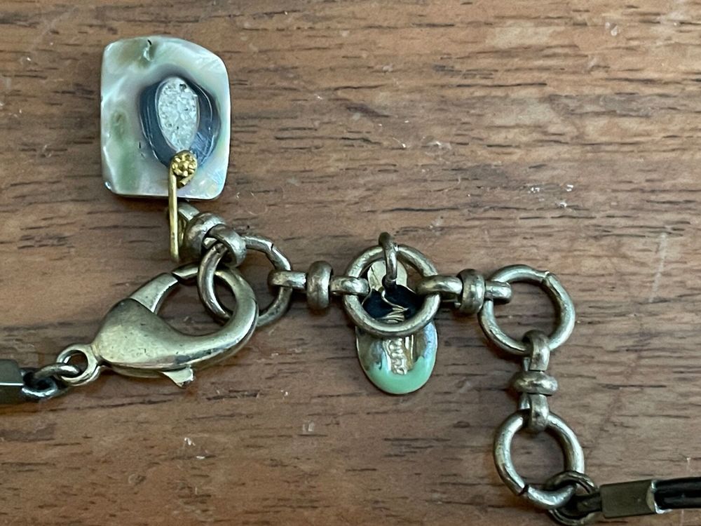 COLLIER SANDY et boucles d'oreille
Bijoux et montres