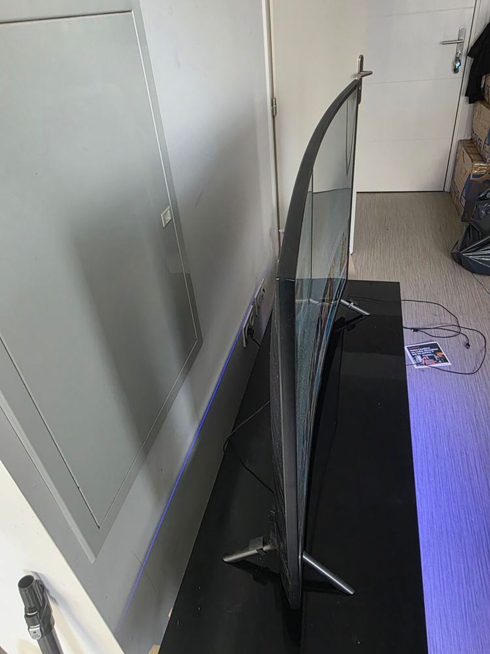 - TV Samsung + meuble TV + meuble d'appoint Electroménager