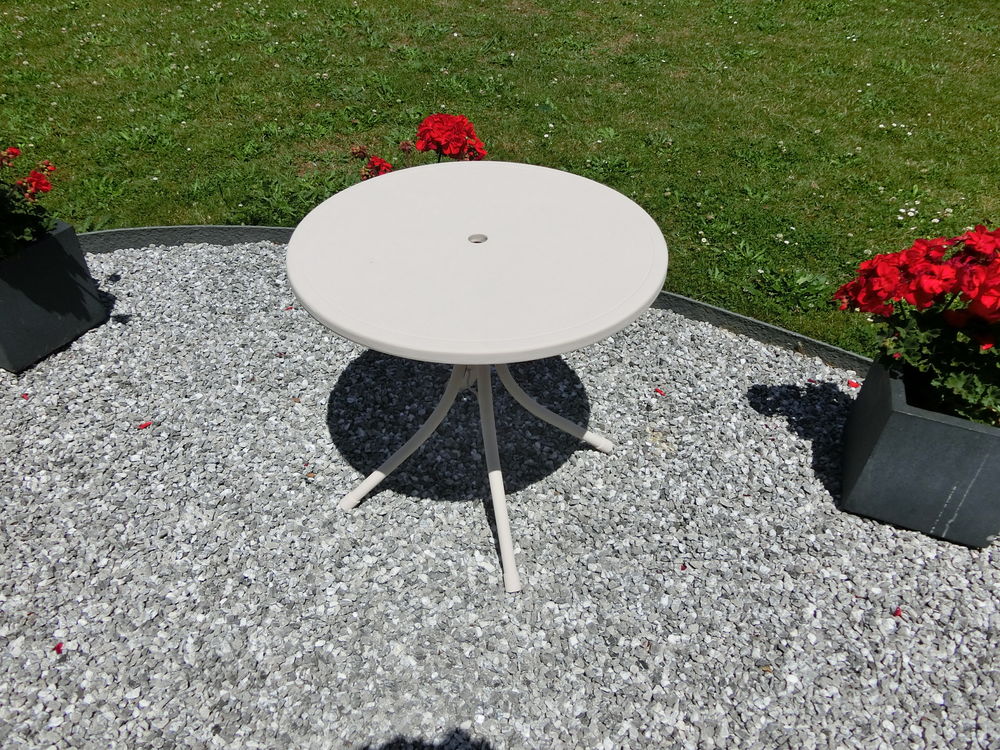 PETITE TABLE Meubles