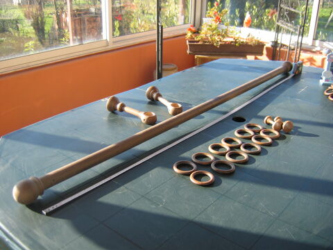 1 Barre en bois couleur Taupe de 1.50 m. 20 Le Vernois (39)