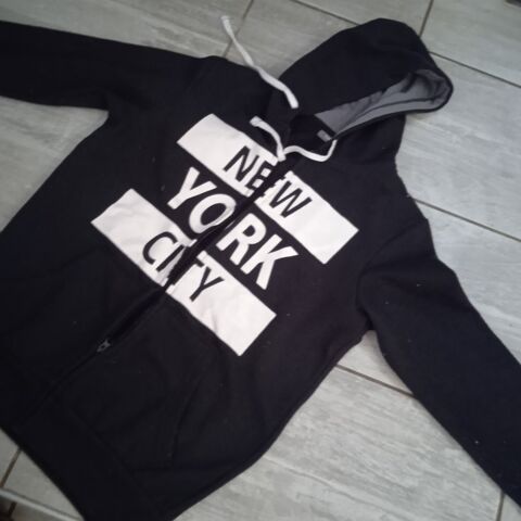 Veste sweat imprimée New York city marque cluster capuche, T 5 Saint-Rambert-d'Albon (26)