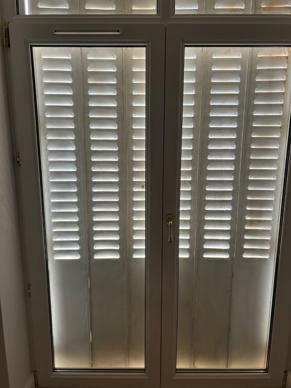 5 porte fen&ecirc;tre PVC blanc avec ses 5 volets Haussmanien Bricolage