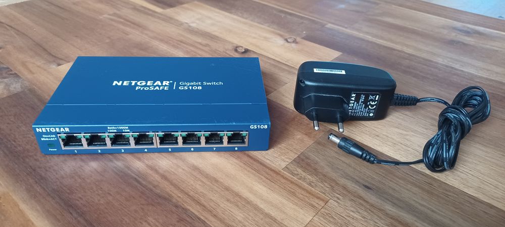 Switch Netgear GS108 V4 - 8 ports 10/100/1000 Matériel informatique