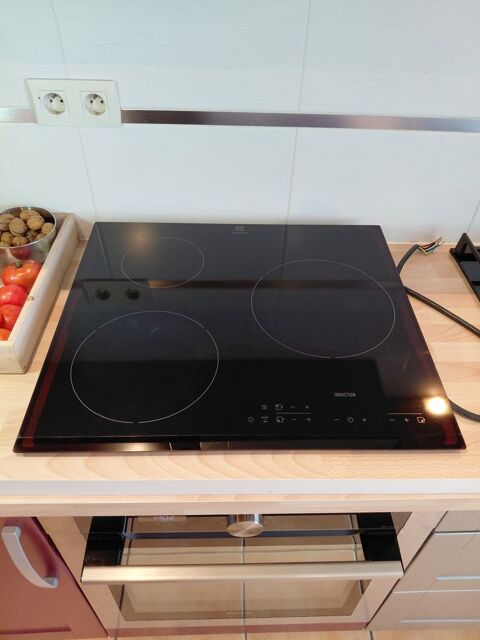 Plaque  induction 3 feux Electrolux 120 Mouilleron-en-Pareds (85)