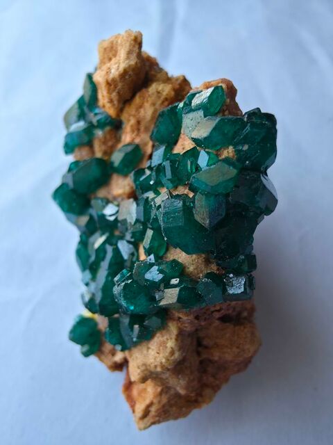 Magnifique Dioptase sur Matrice-Cristaux Vert Emeraude-RDC 50g Bagneux (92)