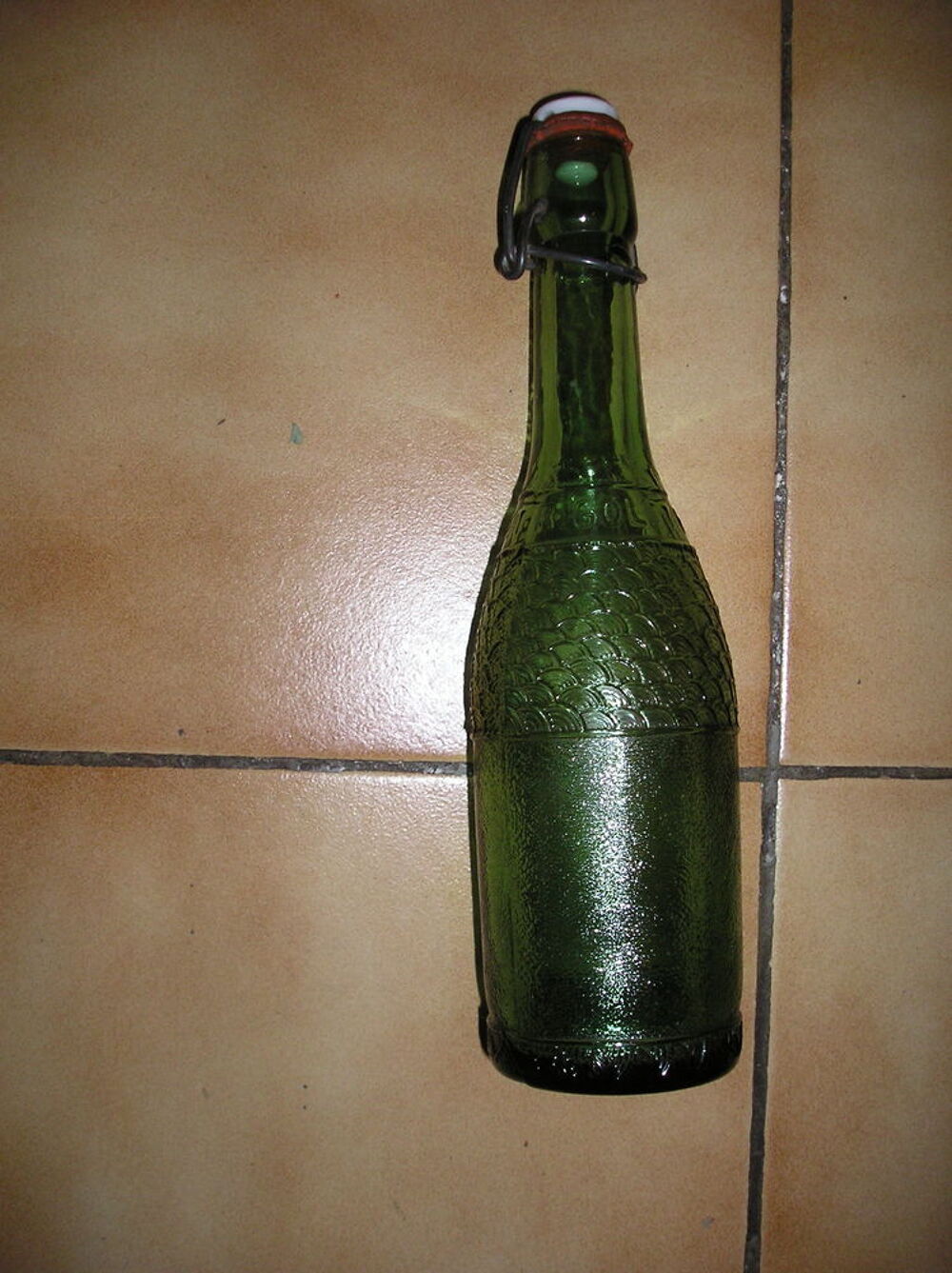 Lot de deux bouteilles tr&egrave;s rares
