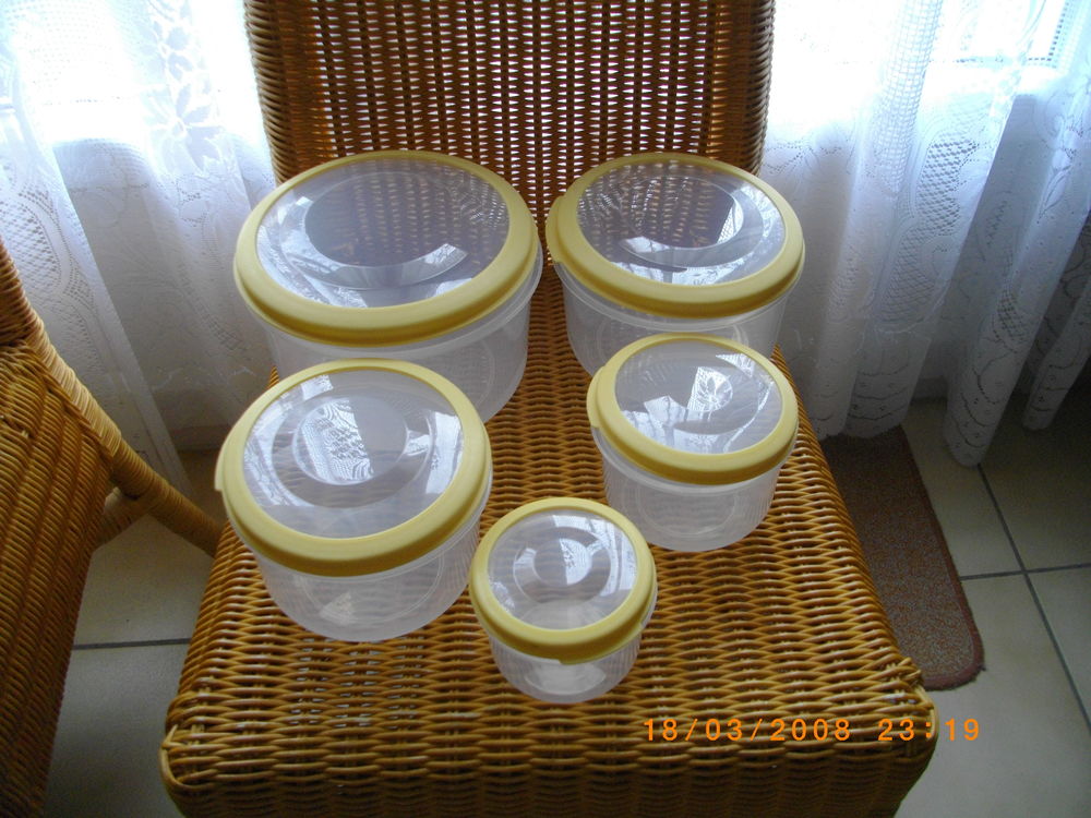 Lot de cinq saladiers Cuisine