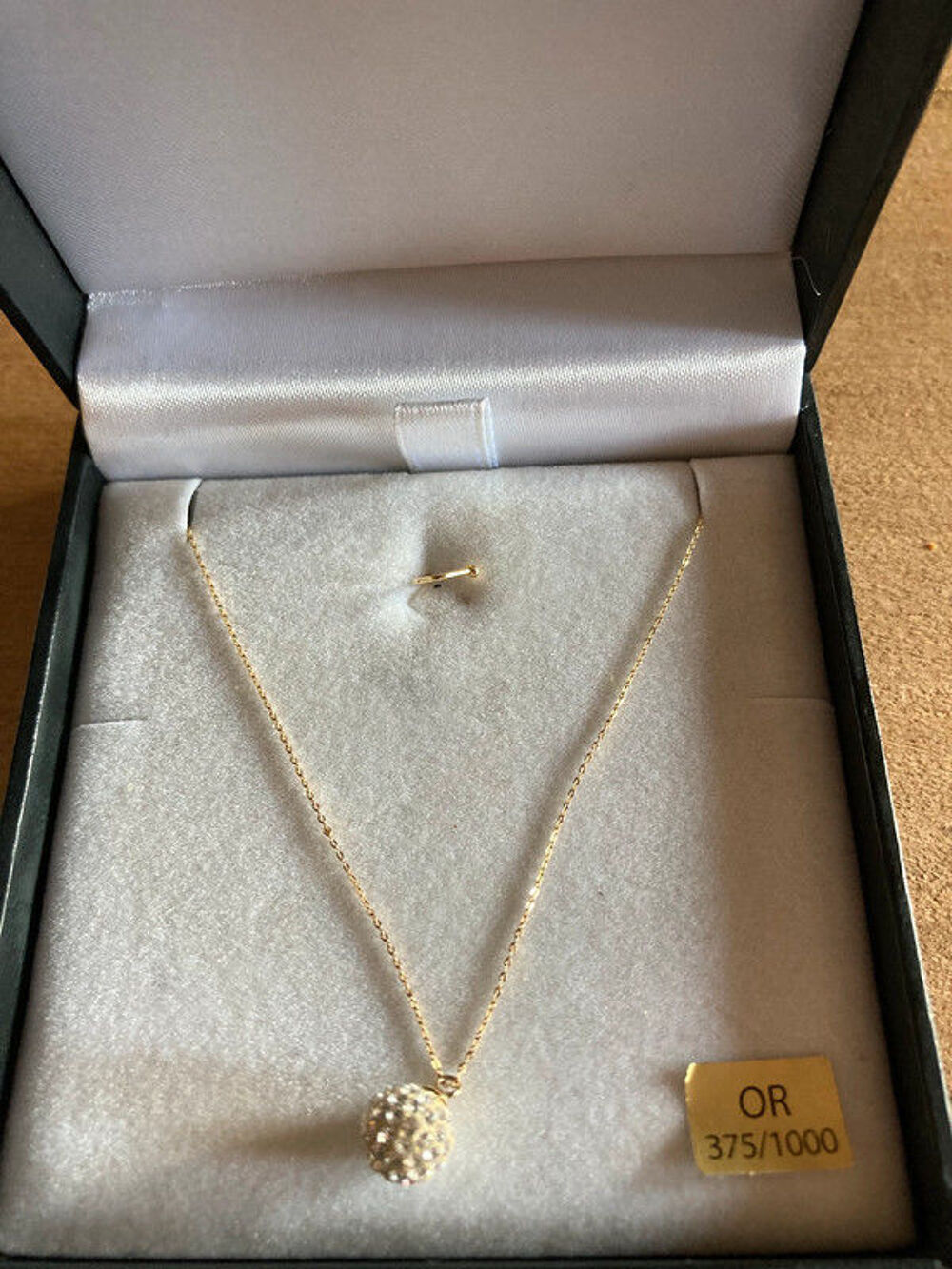 cha&icirc;ne en or et pendentif Piery Bijoux et montres