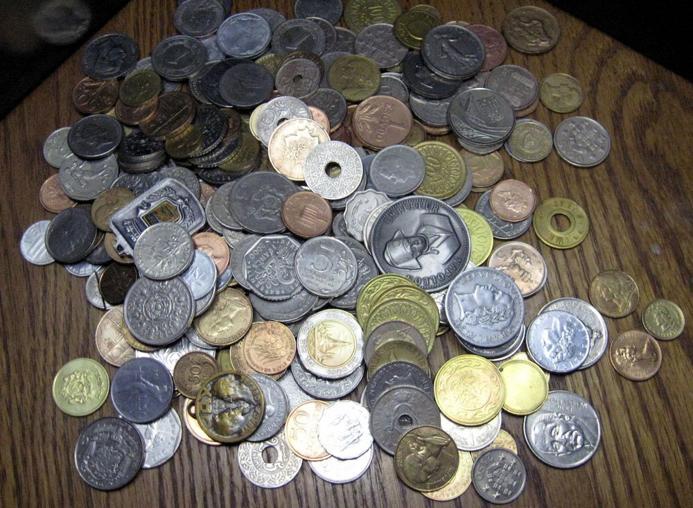 262 pieces monnaies et jetons divers pays. 