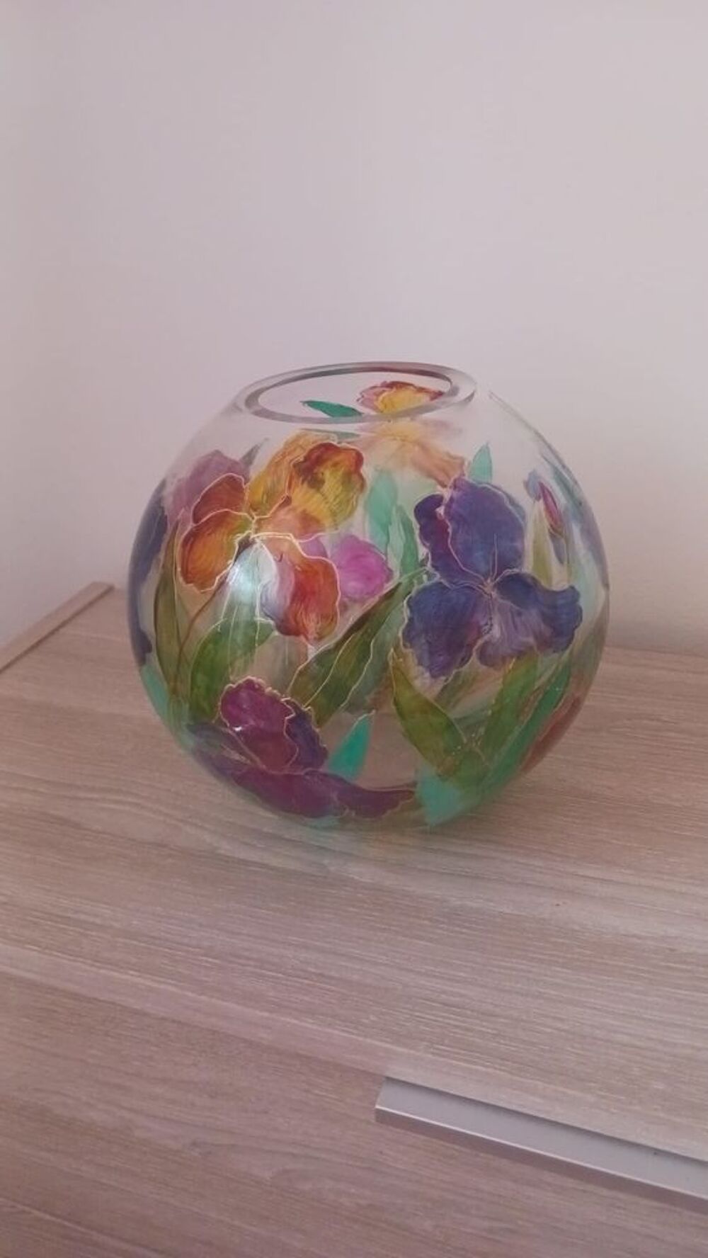 Vase rond en verre peint &agrave; la main ? 20€ Décoration