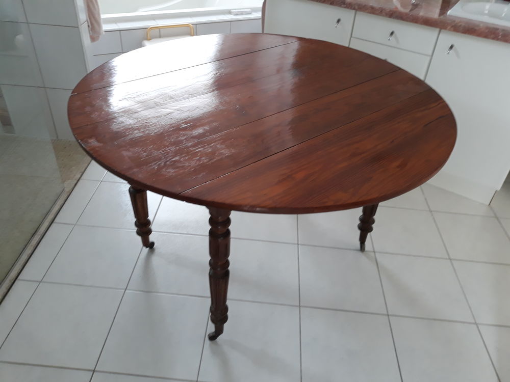 table LOUIS PHILIPPE Meubles