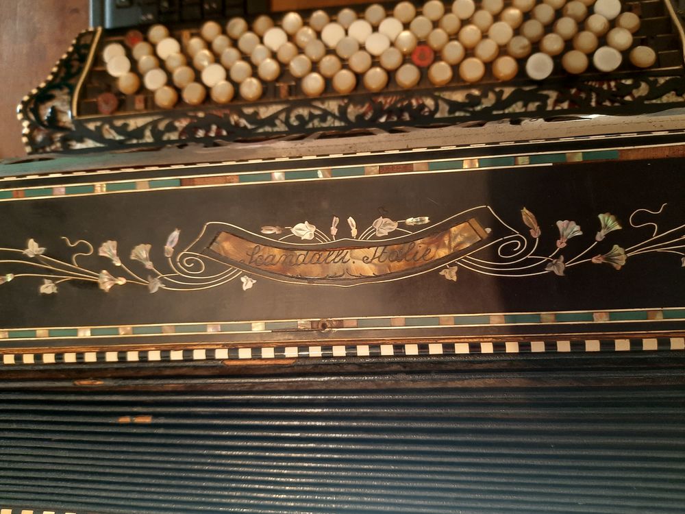 Accord&eacute;on SCANDALLI collection Instruments de musique