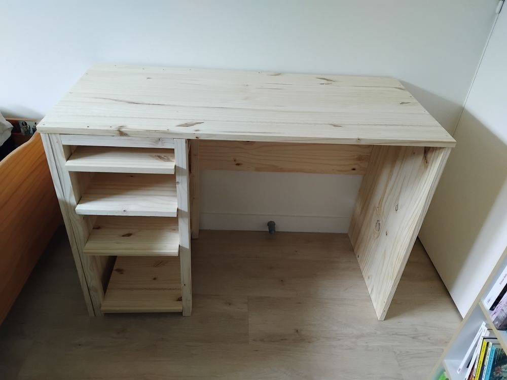 Bureau en pin artisanal Meubles