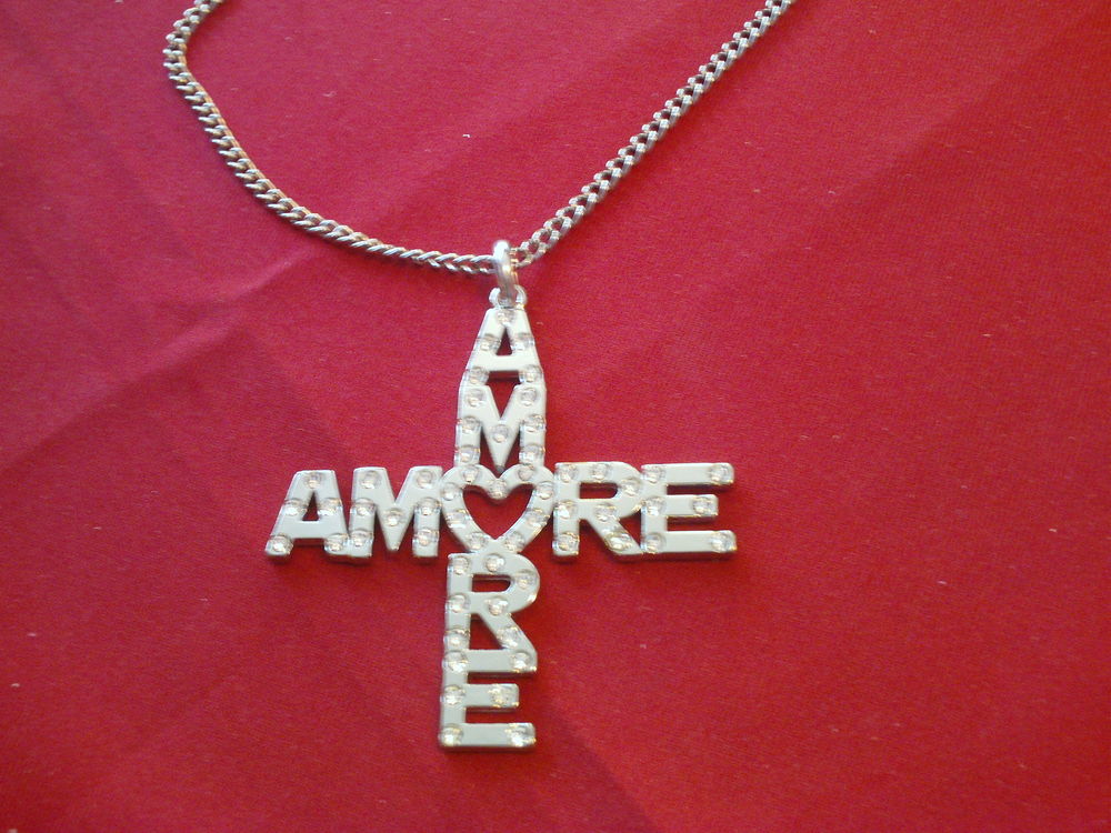 Beau collier croix Amour c?ur stress N&deg; 600 Bijoux et montres