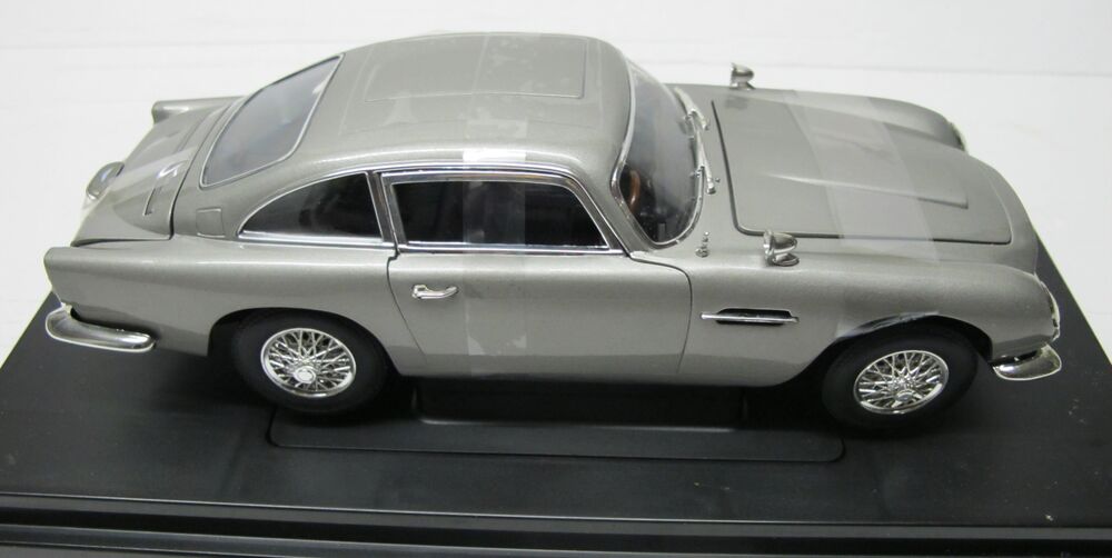 ASTON-MARTIN DB5, James Bond JOY RIDE 1/18&egrave;me 2000 neuve 