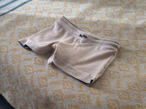 Short taille 34 XS 45 Paris 18 (75)