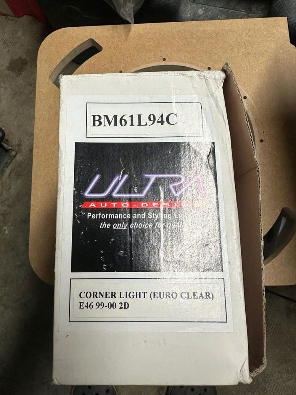 Prix n&eacute;gociable. Clignotant BMW blanc neuf emballage origine 