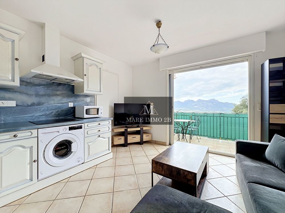 Vente Appartement 2 pièces en dernier étage avec terrasse et parking Calvi