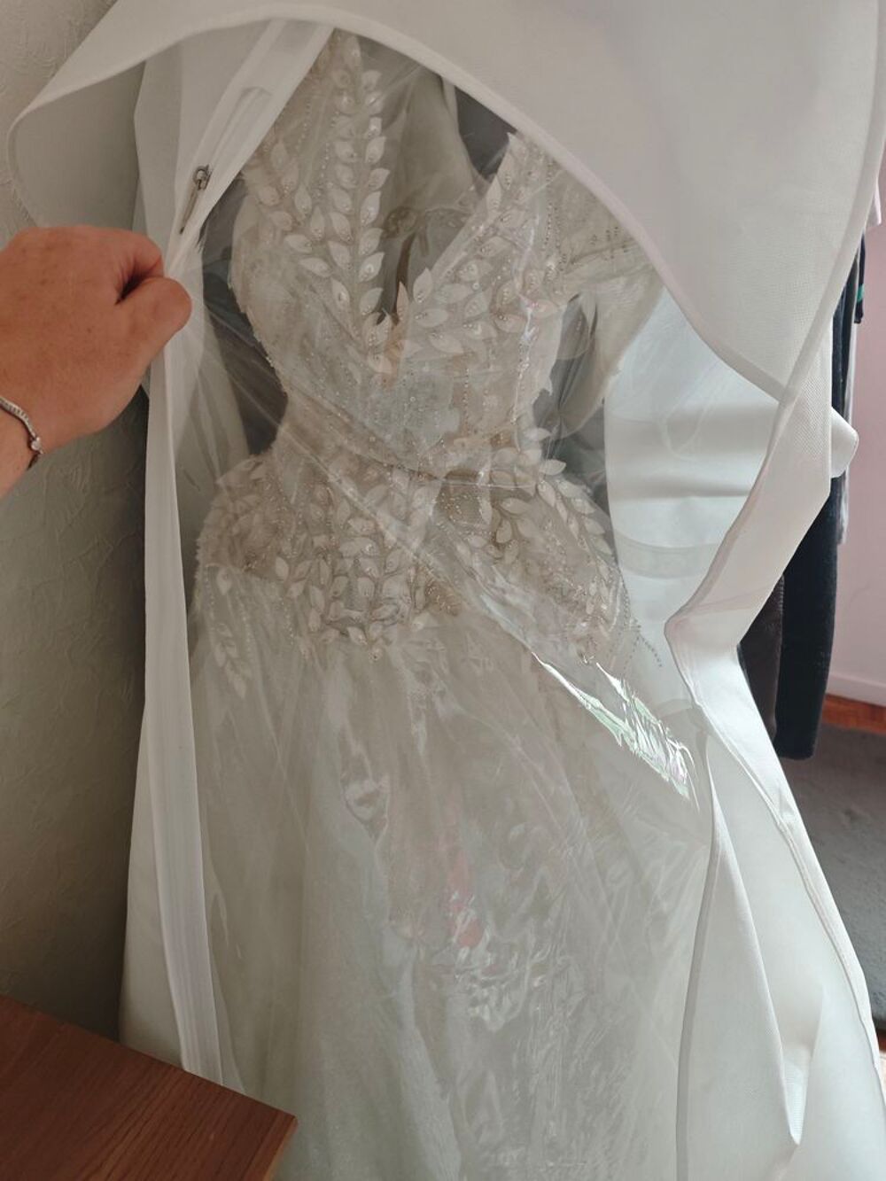 Robe de mari&eacute;e blanche bustier tulle avec bol&eacute;ro Vêtements