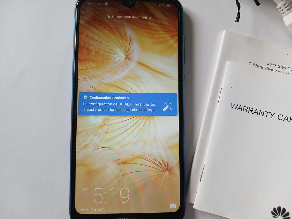 Smartphone Huawei Y7 2019 avec c&acirc;ble USB Téléphones et tablettes