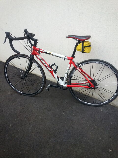 vlo route HB fuenlabrada comme neuf,taille M en parfait eta 700 Ploemeur (56)