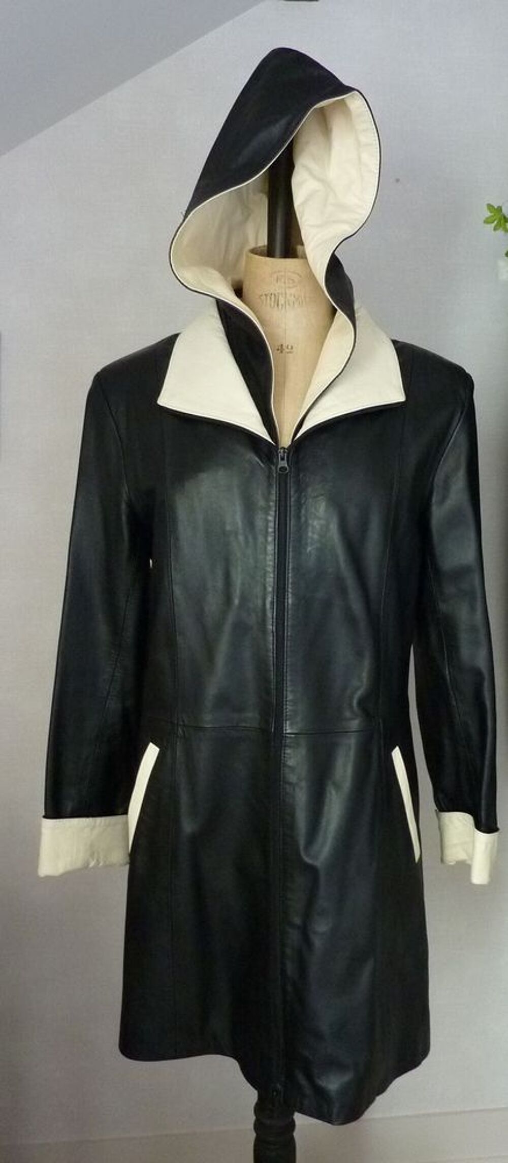 Manteau en cuir noir et blanc avec capuche amovible Vêtements