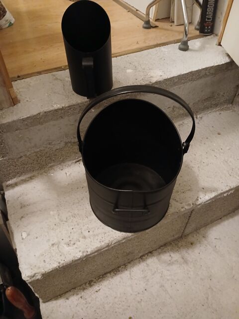 Sceau et godet pellet 20 Saint-Christol-l�s-Al�s (30)