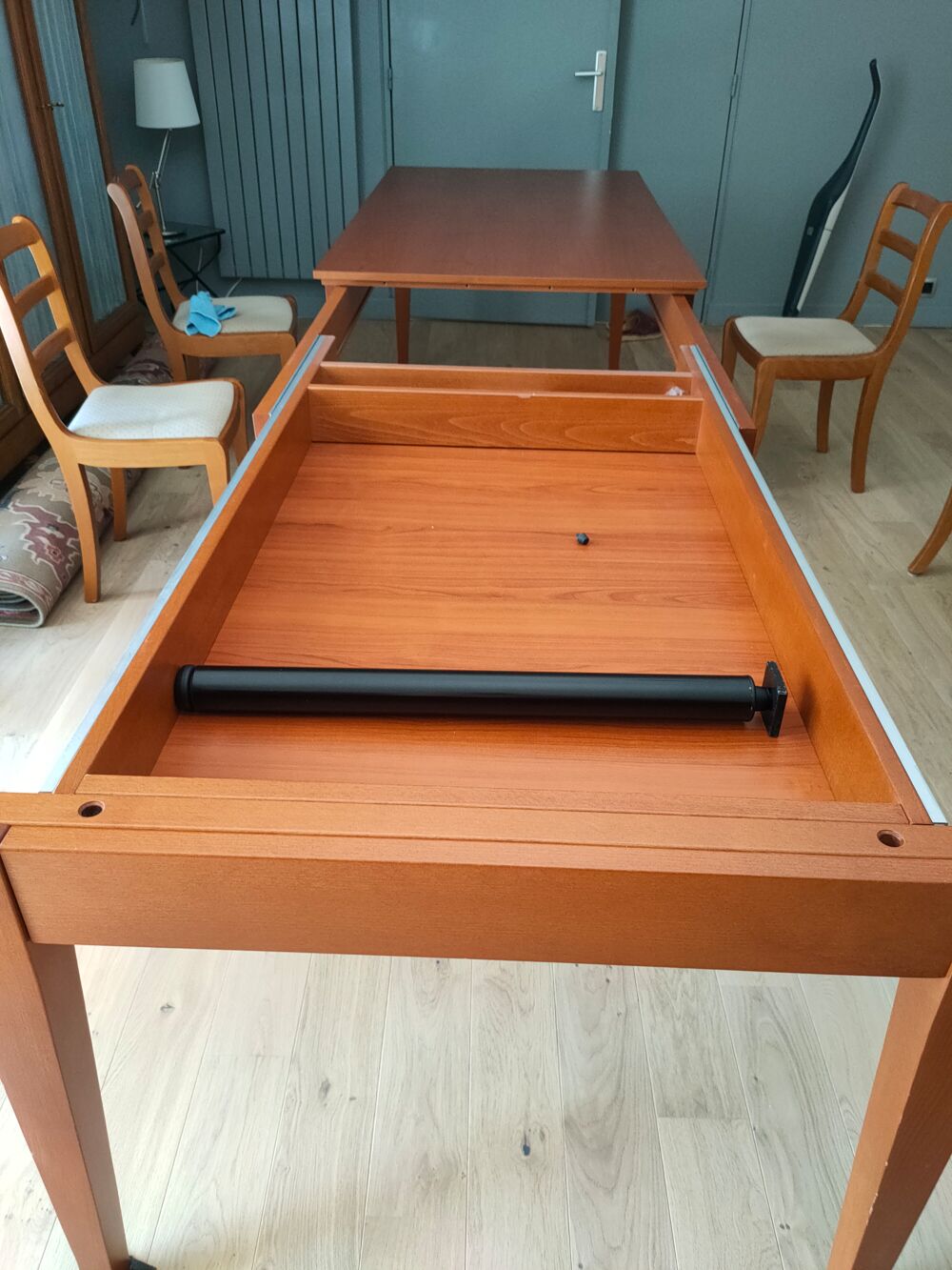 Description
Table de salle &agrave; manger Meubles
