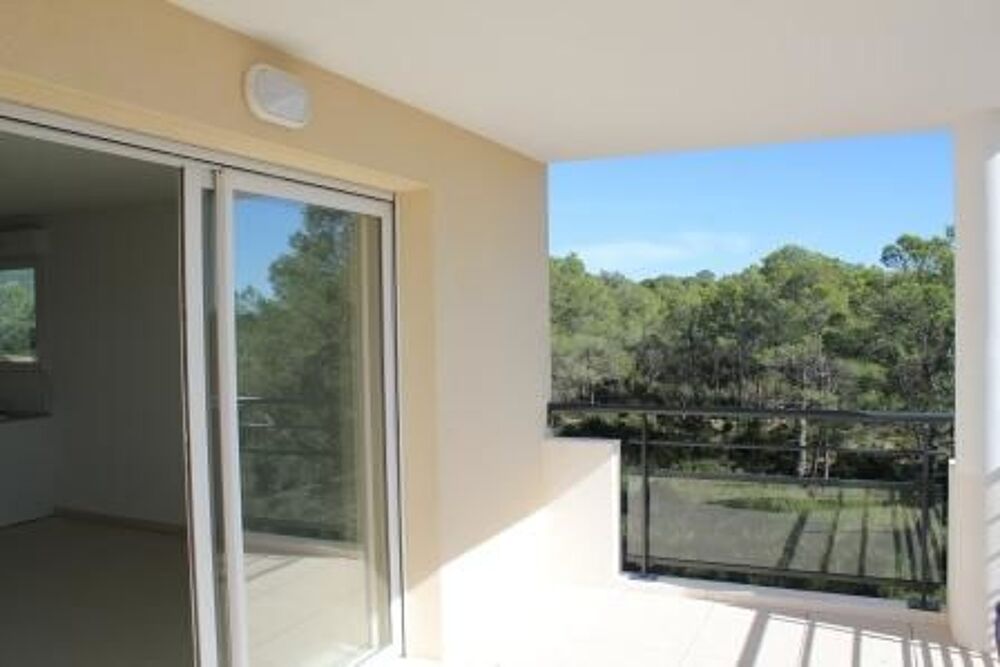 Location Appartement La Bouverie, T2 48m2 , calme, terrasse, garage et parking Roquebrune-sur-argens