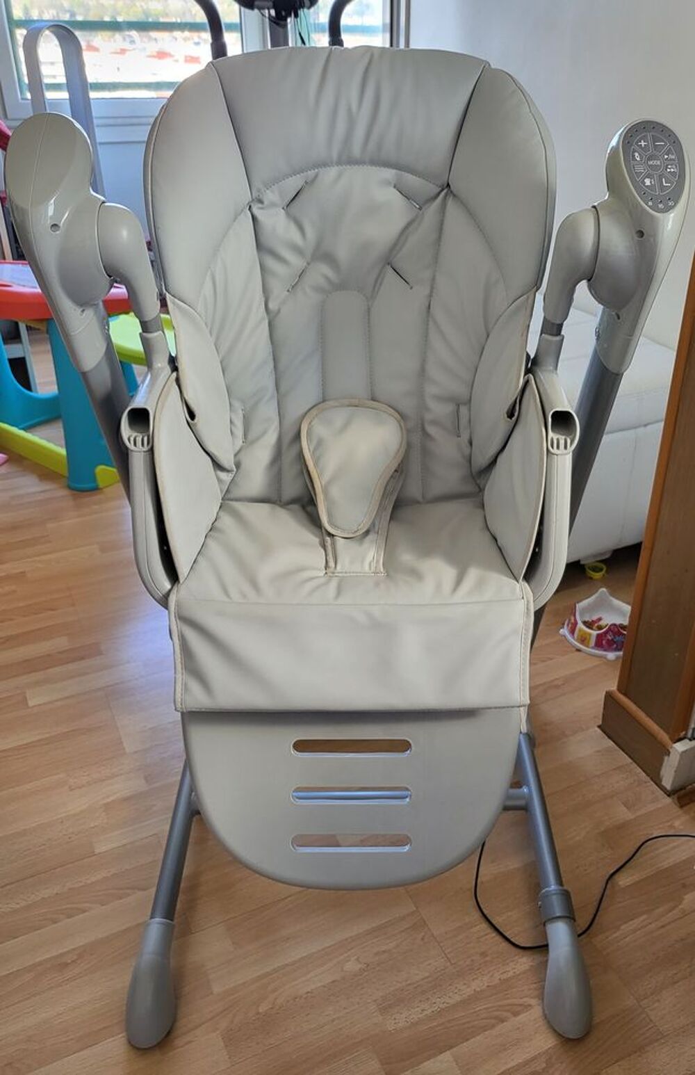 Chaise haute Slipy 3 en 1 bebe2luxe
Tr&egrave;s bon &eacute;tat Mobilier enfants