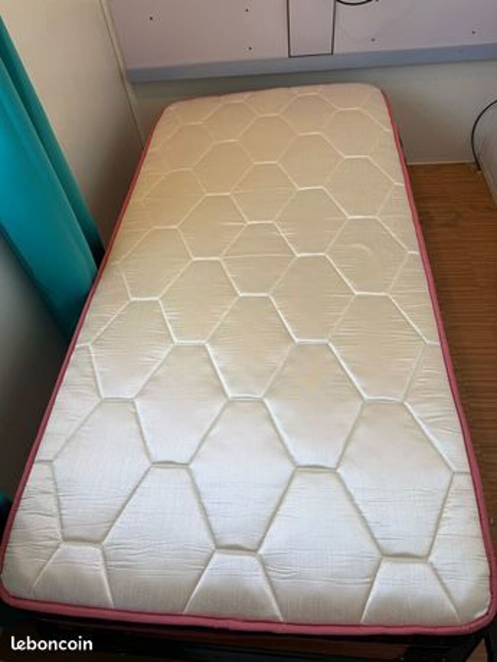 Lit cadre sommier pieds et matelas 90 x 190 Meubles