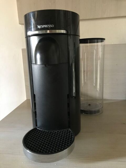 Machine  caf Nespresso Vertuo Plus 30 Chtelaillon-Plage (17)