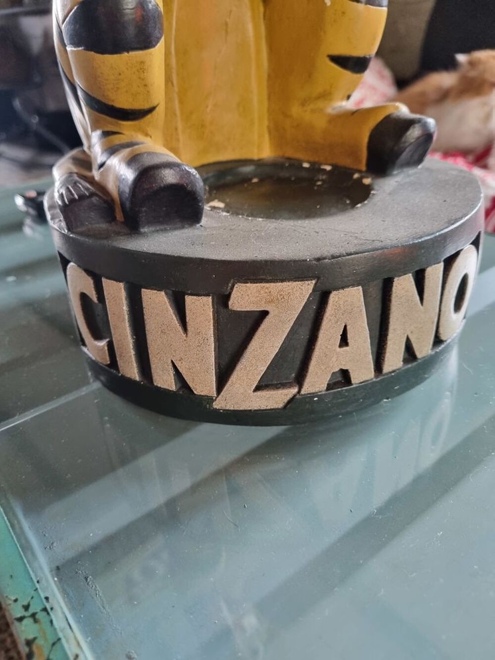 figurine pub de cinzano pour pose une bouteille Dcoration